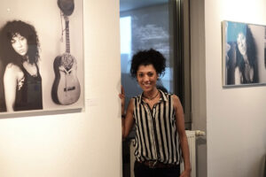 Chrissula besucht meine Ausstellung